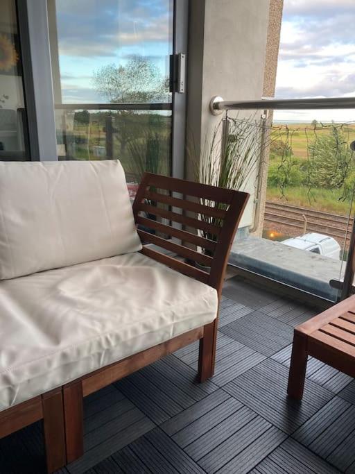 Beautiful 2 Bedroom Flat Overlooking Golf Course Carnoustie Exterior photo