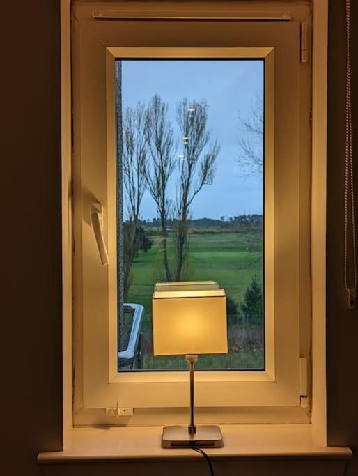 Beautiful 2 Bedroom Flat Overlooking Golf Course Carnoustie Exterior photo