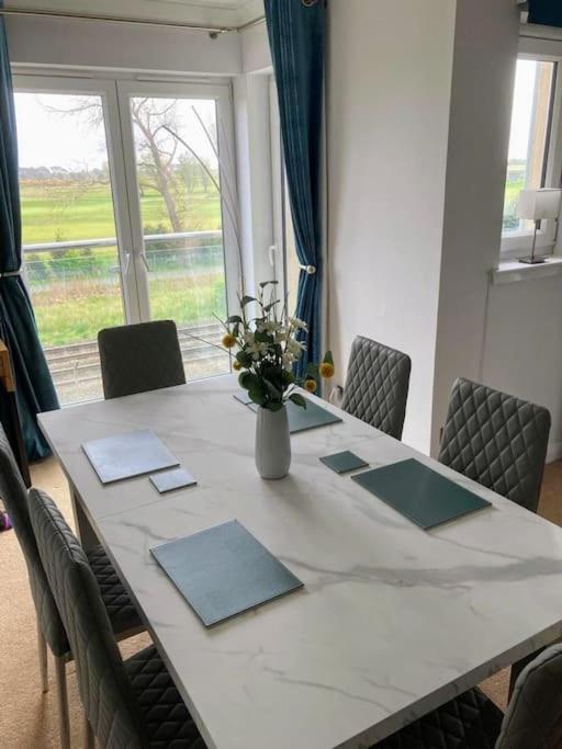 Beautiful 2 Bedroom Flat Overlooking Golf Course Carnoustie Exterior photo